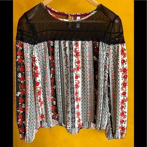 Floral Print & Lace Feminine Long Sleeve Top.